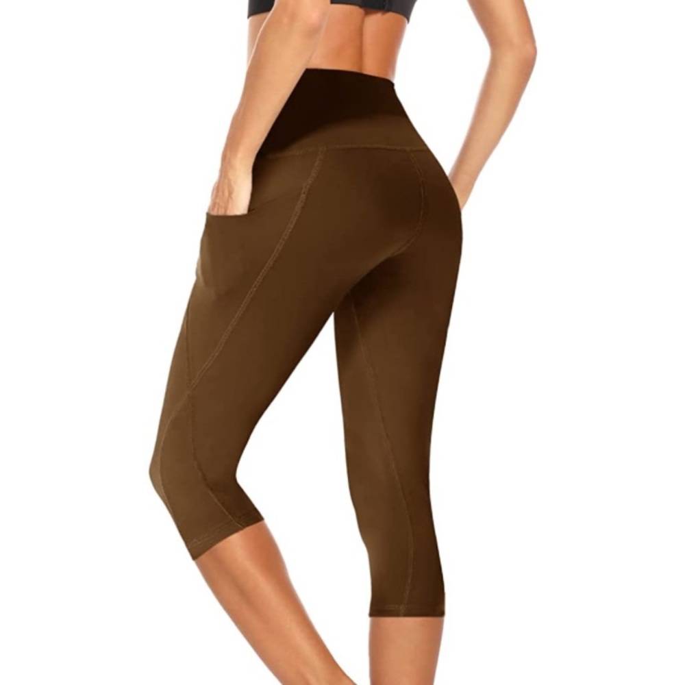 NWT Women’s Capri Leggings w/ Pockets